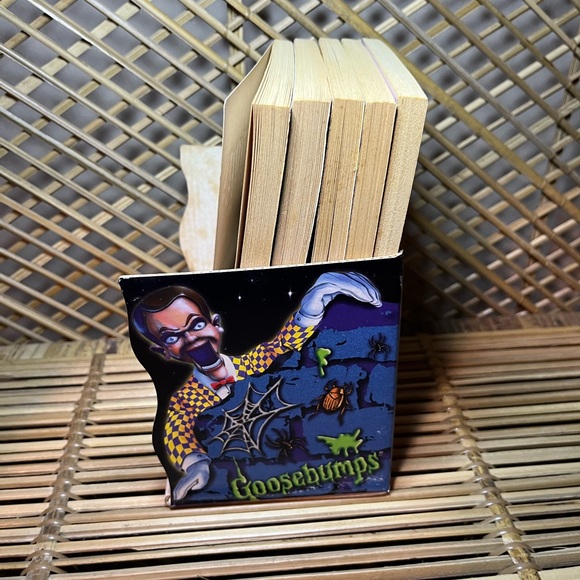 Vintage Goosebumps book lot First Scholastic Printing with holder 5 - Picture 4 of 12